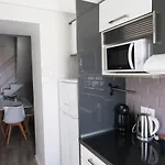 Hands House Magic