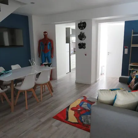 Hands House Magic 公寓 *