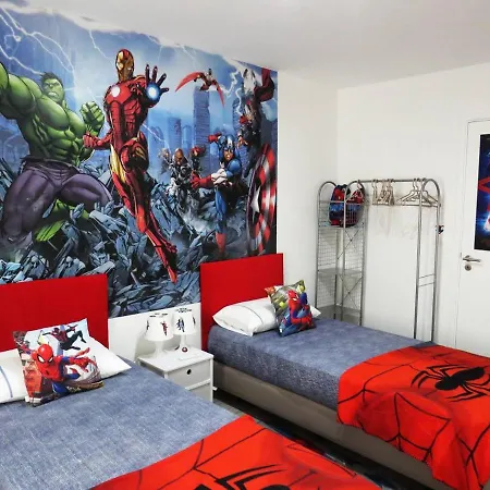 Hands House Magic 蓬塔德尔加达