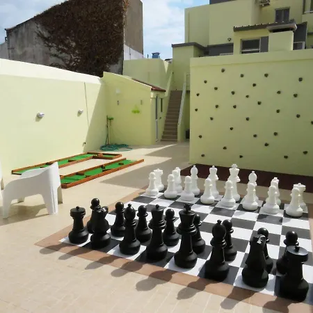 Hands House Magic 蓬塔德尔加达