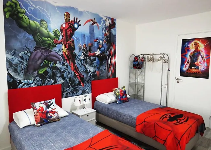 Hands House Magic Понта-Делгада