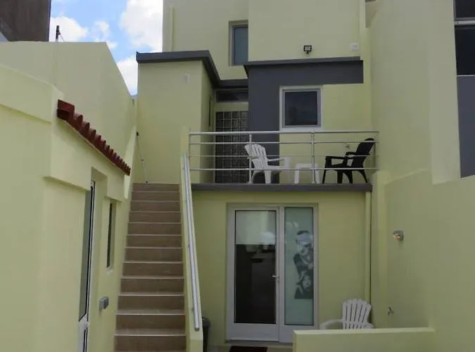 Hands House Magic * Πόντα Ντελγκάντα