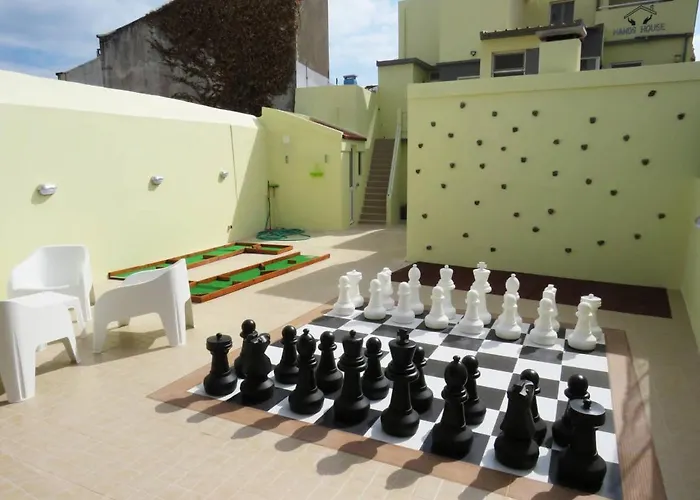 Hands House Magic Понта-Делгада